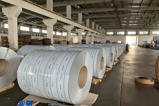 2500mm Genişlik Ultra Geniş Ön Boya Alüminyum Bobin Plağı Kamyon veya Kamyonet gövdesi için kullanılan Süper Geniş Kaplama Alüminyum Bobin