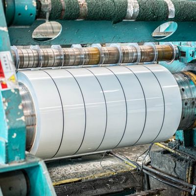 Alaşım 3003 H24 0.55mm Kalınlığı Beyaz Renk Kaplama Alüminyum Yuvarlak Aşağı Çukur için