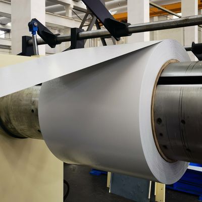 Alaşım 3105 Beyaz Renk 22 Ölçüm 0.65mm Kalınlık 300mm Genişlik PE Çukur Yapımı İçin Ön Boya Alüminyum Bobine