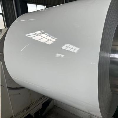 AA3015 H24 0.5MM Kalınlığı 1000MM Genişliği Bina Dekorasyonu için Renkli Kaplı Alüminyum Bobine