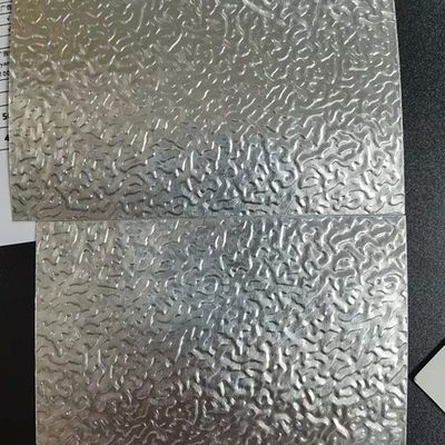 Alaşım3105 H26 Temperature Grade 26 Gauge Kalın Beyaz Renkli Stucco Dış Kaplama İnşaat için Kullanılan Çıkıntılı Alüminyum Yaprak