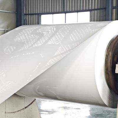 Alaşım 3105 Beyaz Renk 0.65mm Kalınlık 300mm Genişlik PE Çukur Yapımında Ön Renkli Alüminyum Bobine