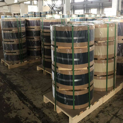 Alloy3105 0.26mm kalınlığında 128mm genişliğinde çizilmiş boya ön boyalı alüminyum şerit, yuvarlanan deklanşör kapısı perdesi için amaç